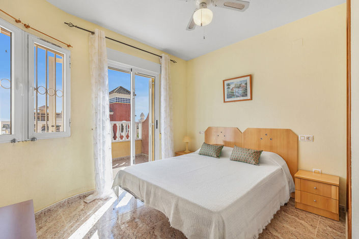 Image No.20-2 Bed Property for sale