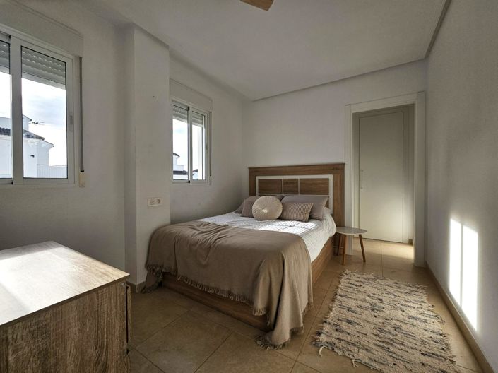 Image No.10-3 Bed House for sale