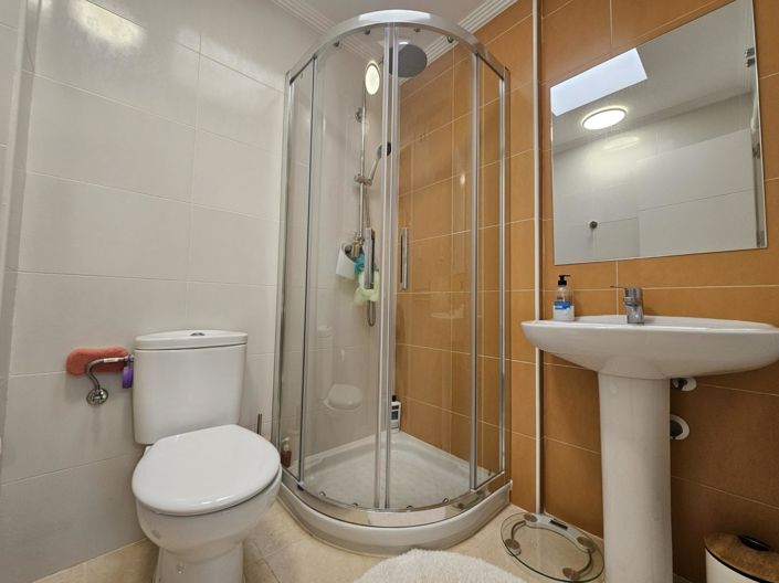 Image No.19-3 Bed House for sale