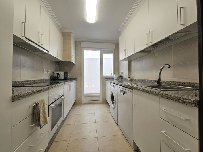 Image No.8-3 Bed House for sale