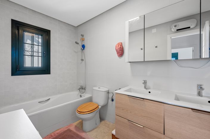 Image No.24-3 Bed Villa for sale