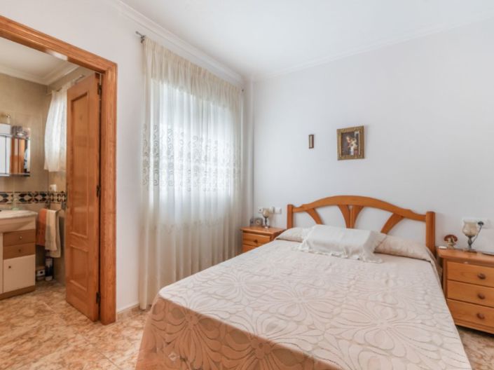 Image No.11-3 Bed Property for sale