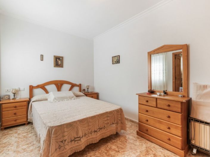 Image No.13-3 Bed Property for sale