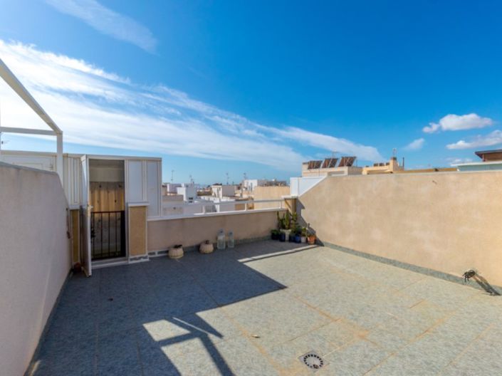 Image No.18-3 Bed Property for sale