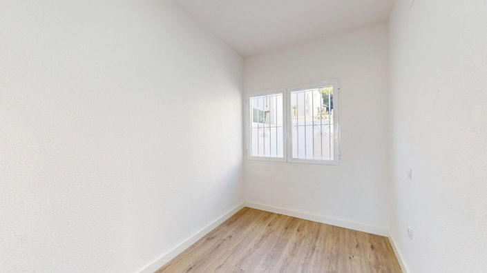 Image No.16-2 Bed House for sale