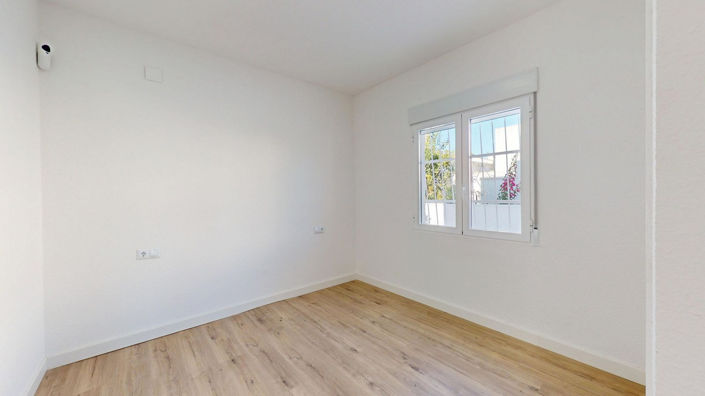 Image No.19-2 Bed House for sale