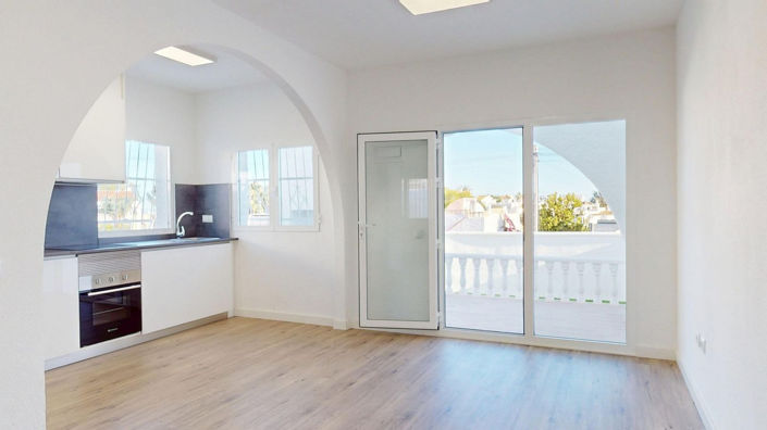 Image No.7-2 Bed House for sale