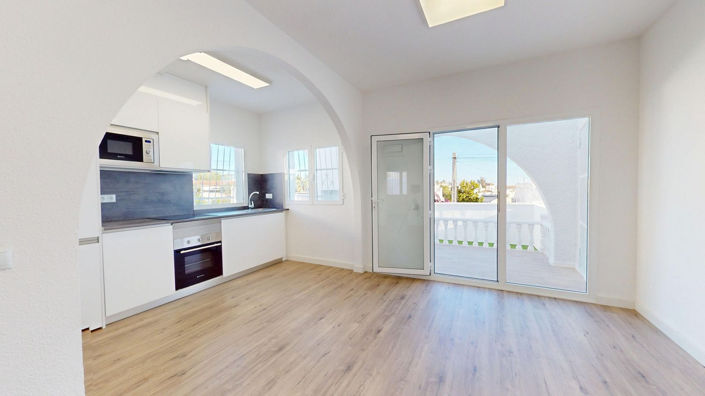 Image No.8-2 Bed House for sale