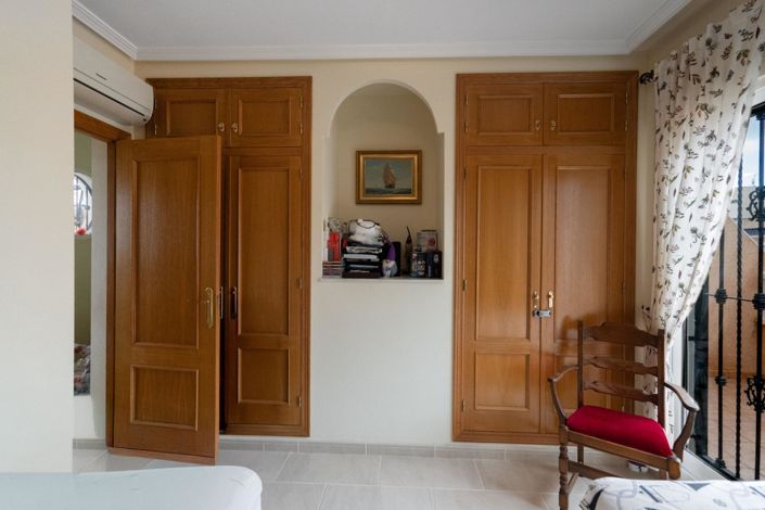 Image No.11-2 Bed Townhouse for sale