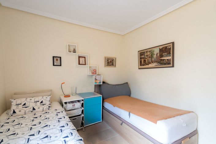 Image No.12-2 Bed Townhouse for sale