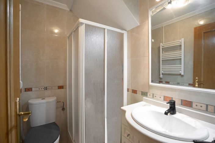 Image No.13-2 Bed Townhouse for sale