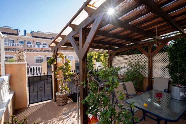 Image No.22-2 Bed Townhouse for sale