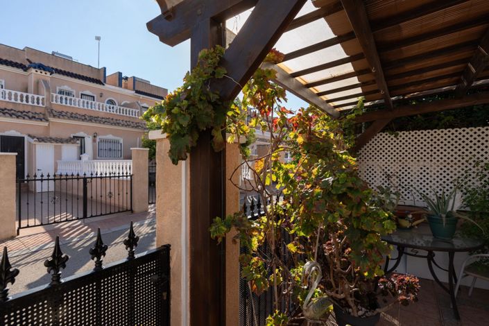 Image No.23-2 Bed Townhouse for sale