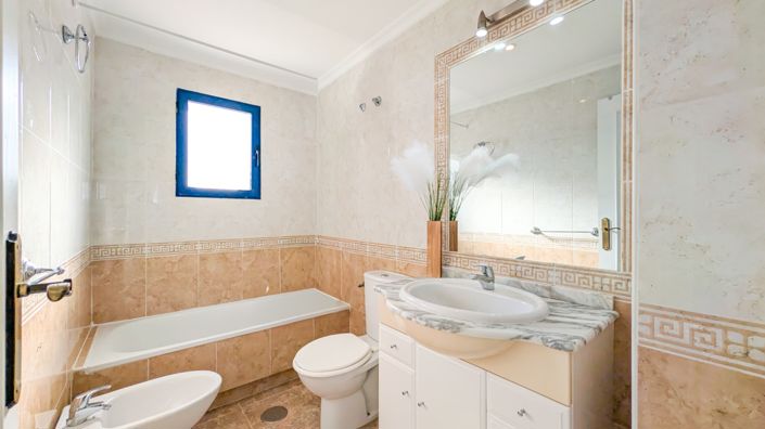 Image No.20-2 Bed Apartment for sale