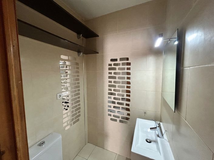 Image No.12-2 Bed Townhouse for sale