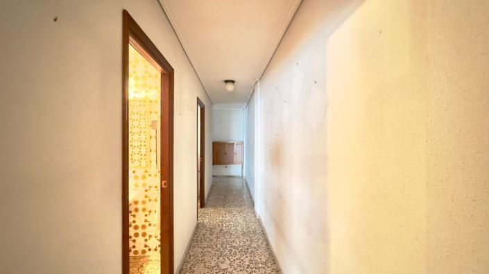 Image No.20-4 Bed House for sale