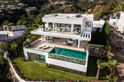 1 - El Madroñal, Villa