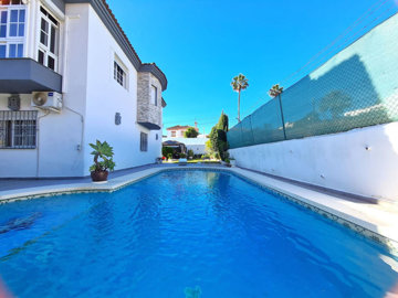 10-bb915d1cb19341576dcdc994b81ab9c5