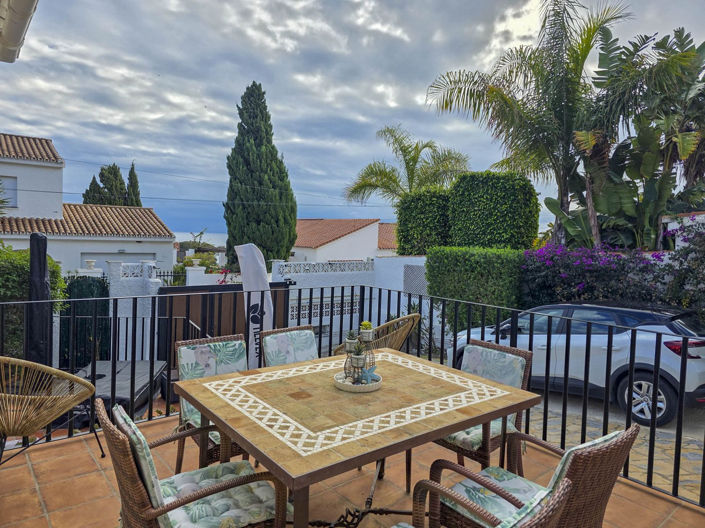 Image No.2-4 Bed Villa for sale