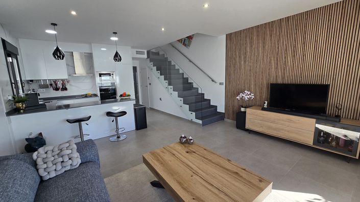 Image No.10-3 Bed Property for sale