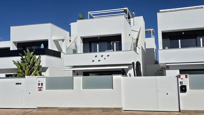 Image No.2-3 Bed Villa for sale