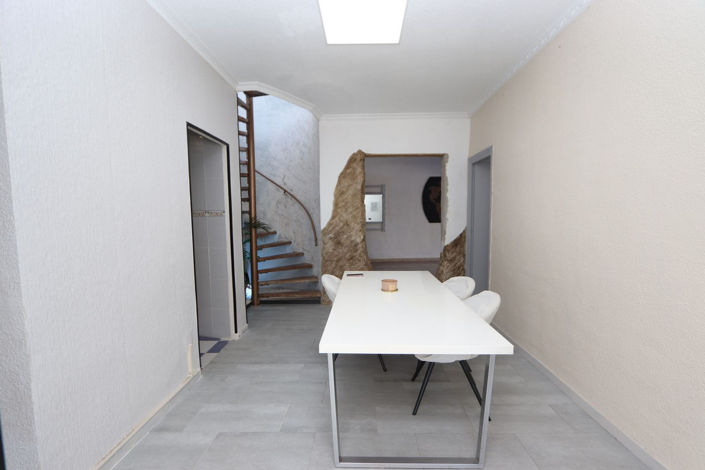 Image No.10-6 Bed House for sale