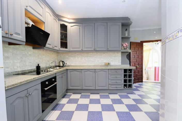 Image No.15-6 Bed House for sale