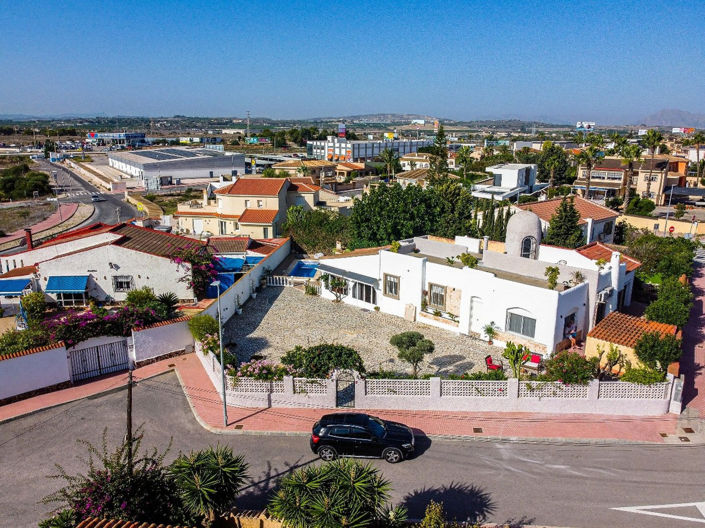 Image No.3-6 Bed House for sale