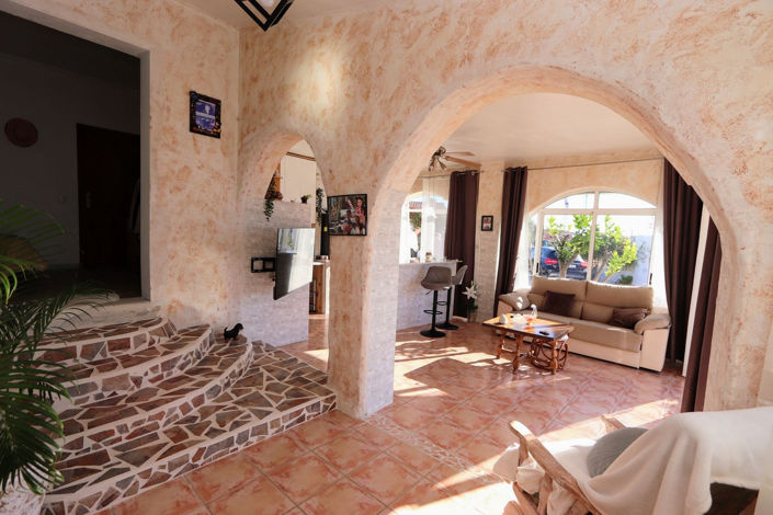 Image No.34-6 Bed House for sale