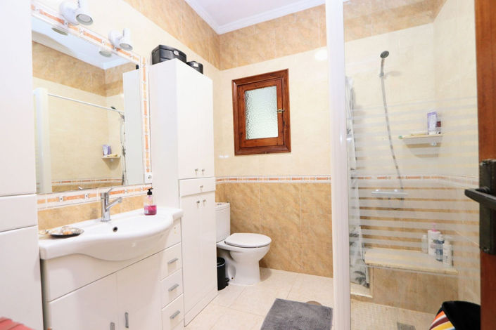 Image No.44-6 Bed House for sale