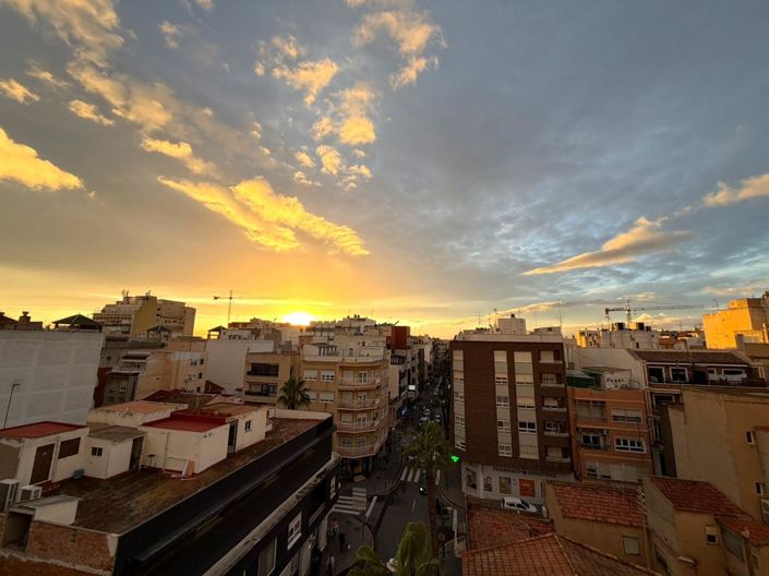 Image No.17-3 Bed Apartment for sale