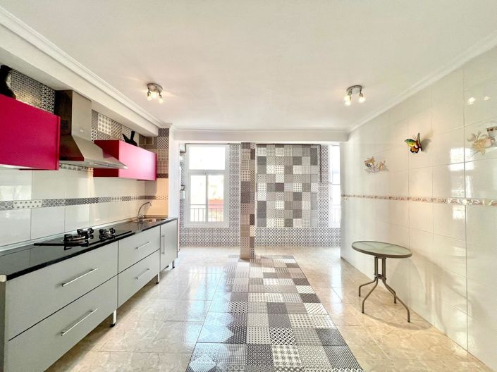 Image No.24-3 Bed Apartment for sale