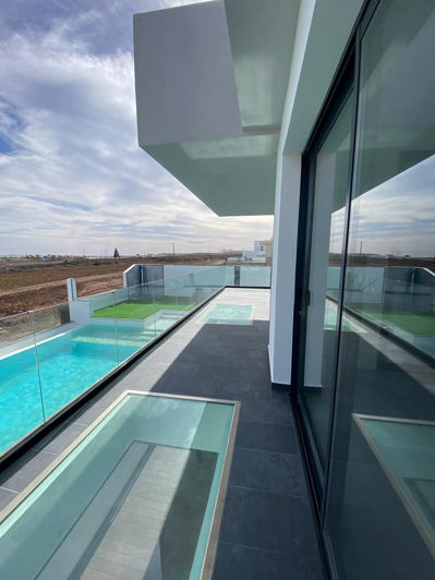 Image No.8-4 Bed House for sale