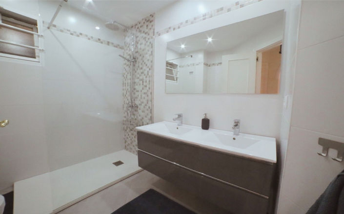 Image No.17-2 Bed Villa for sale
