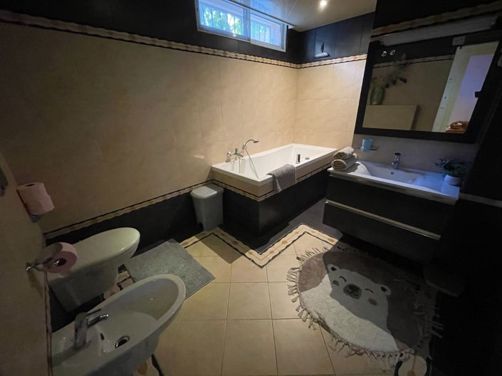 Image No.28-5 Bed Villa for sale