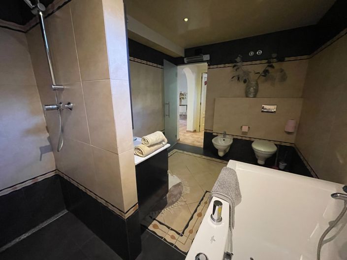 Image No.30-5 Bed Villa for sale