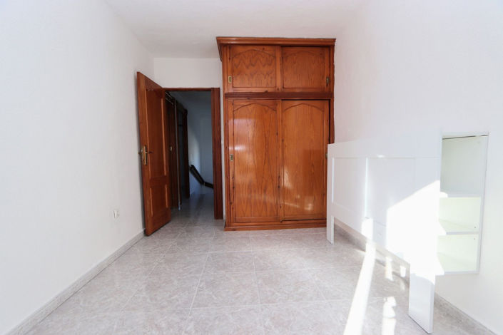Image No.16-3 Bed House for sale