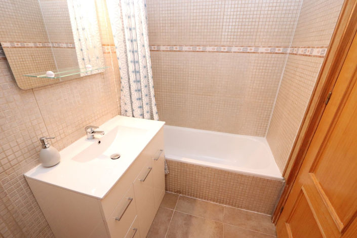 Image No.18-3 Bed House for sale