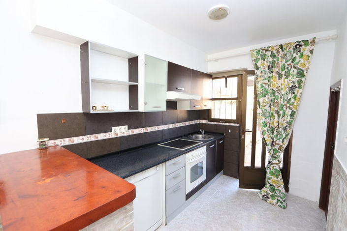 Image No.8-3 Bed House for sale