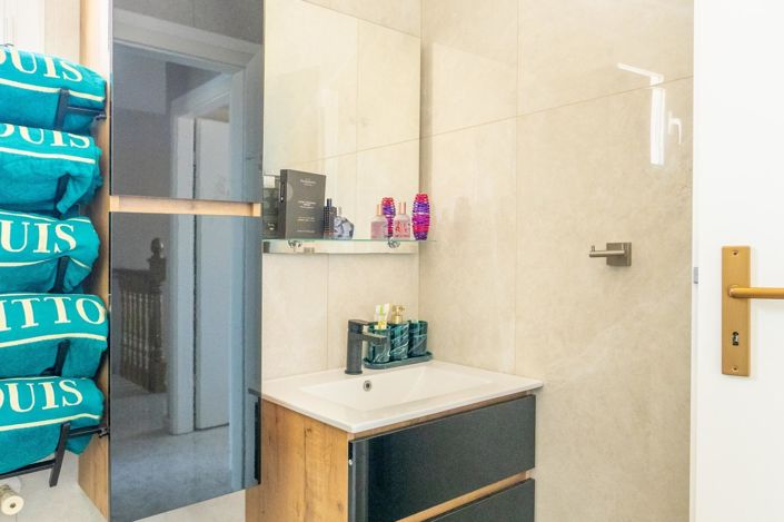 Image No.19-3 Bed Townhouse for sale