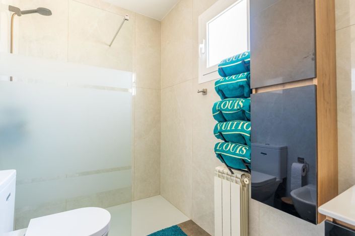 Image No.20-3 Bed Townhouse for sale