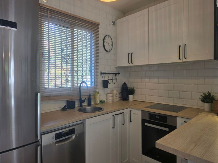 Image No.5-2 Bed House for sale