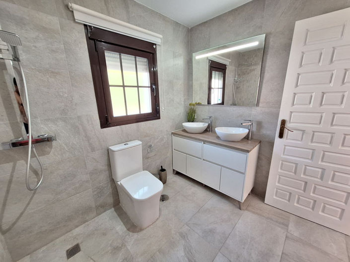 Image No.6-3 Bed House for sale