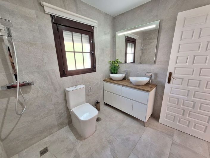 Image No.6-3 Bed Villa for sale
