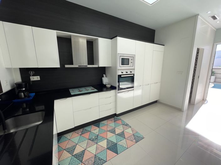 Image No.11-2 Bed House for sale