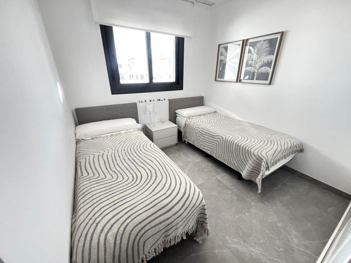 Image No.6-2 Bed House for sale