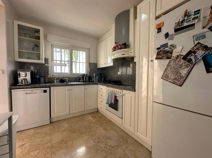 Image No.8-2 Bed Townhouse for sale