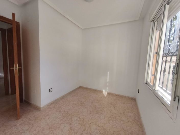 Image No.16-3 Bed Townhouse for sale