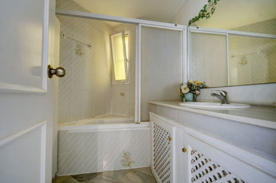 10-bb915d1cb19341576dcdc994b81ab9c5