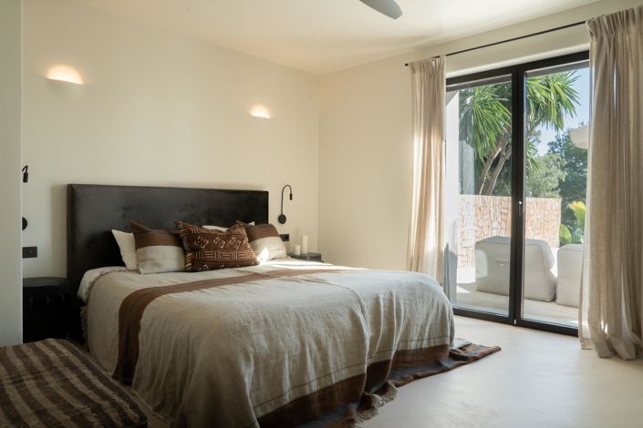 Image No.14-5 Bed Townhouse for sale